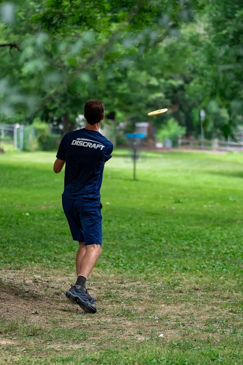 Man throwing disc forehand